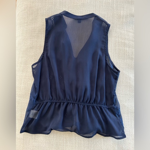 NWOT Heart Soul Navy Blue Sleeveless Button Up Ruffled Tie Top. Size Medium - Picture 9 of 10